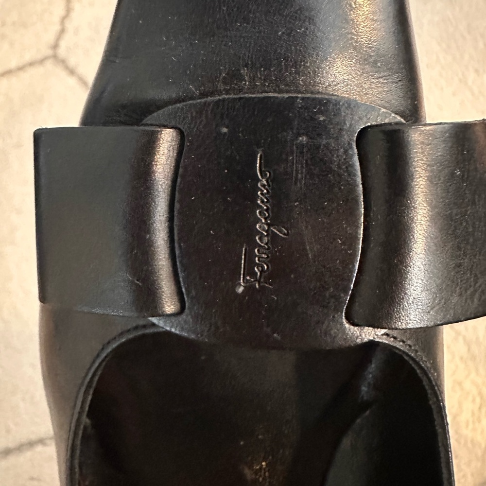 Salvatore Ferragamo authentic black bow leather pumps, like new, size 11